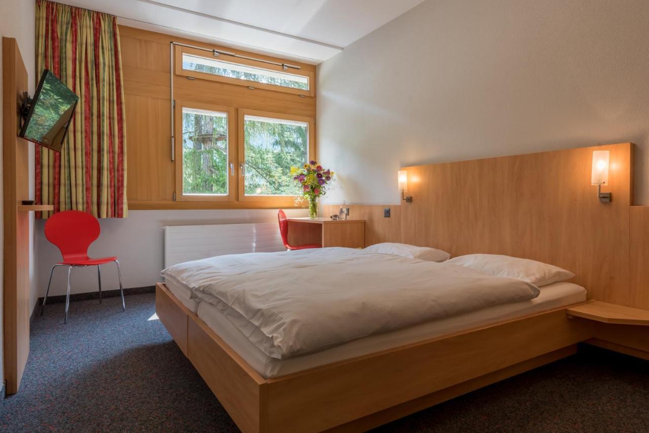 Zweibettzimmer mit Dusche